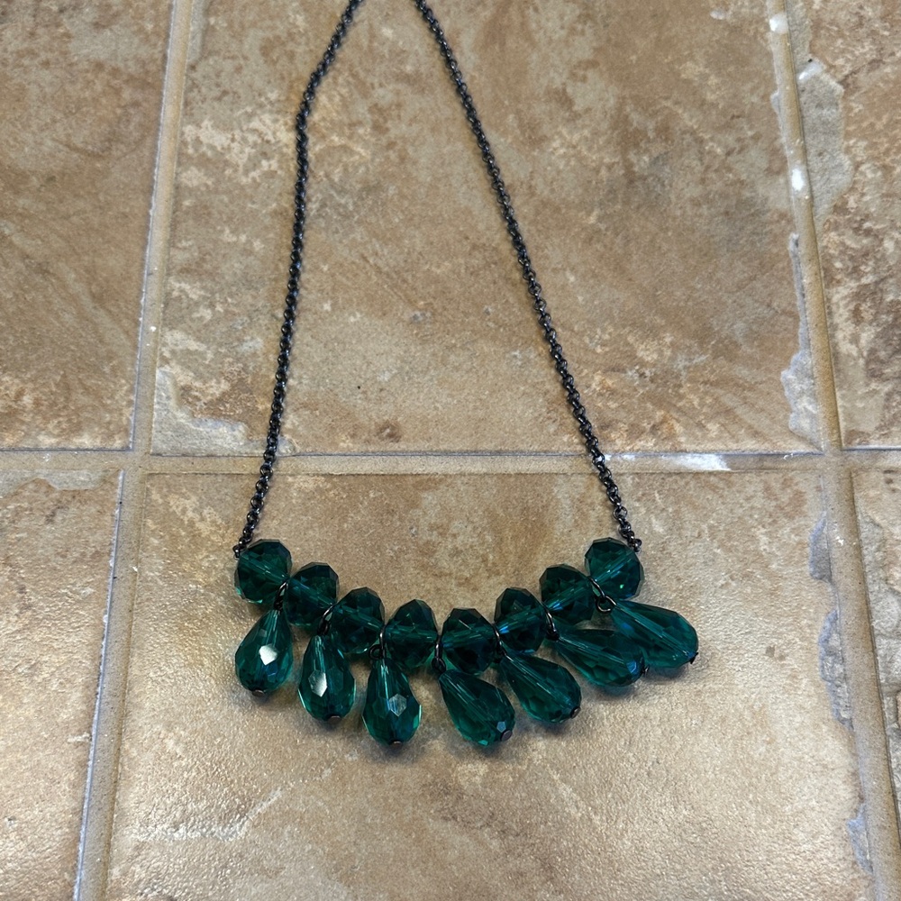 Elegant Green Teardrop Necklace